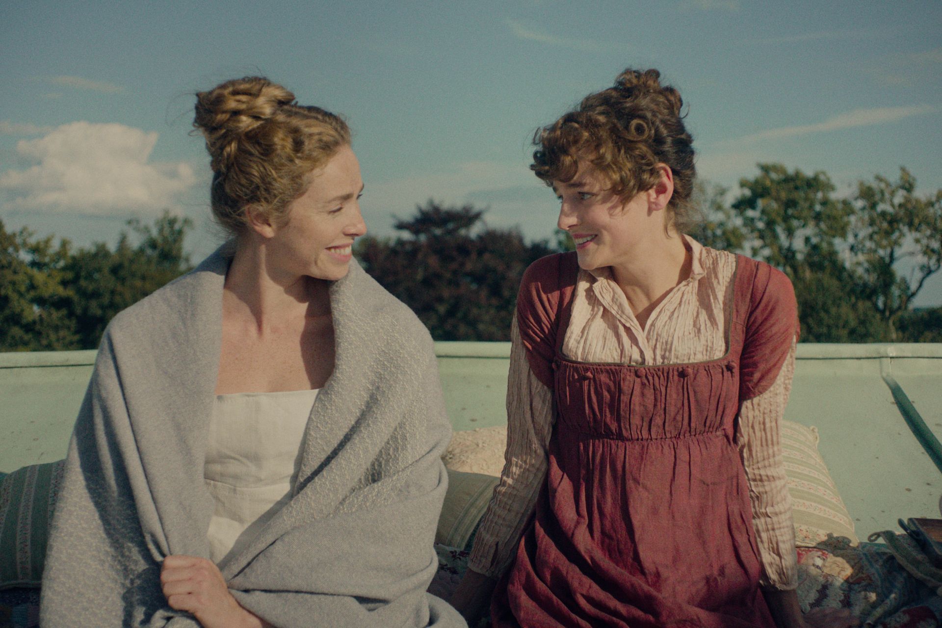 Freya Mavor as Jane Bennet and Emma Corrin as Elizabeth Bennet, Pride & Prejudice