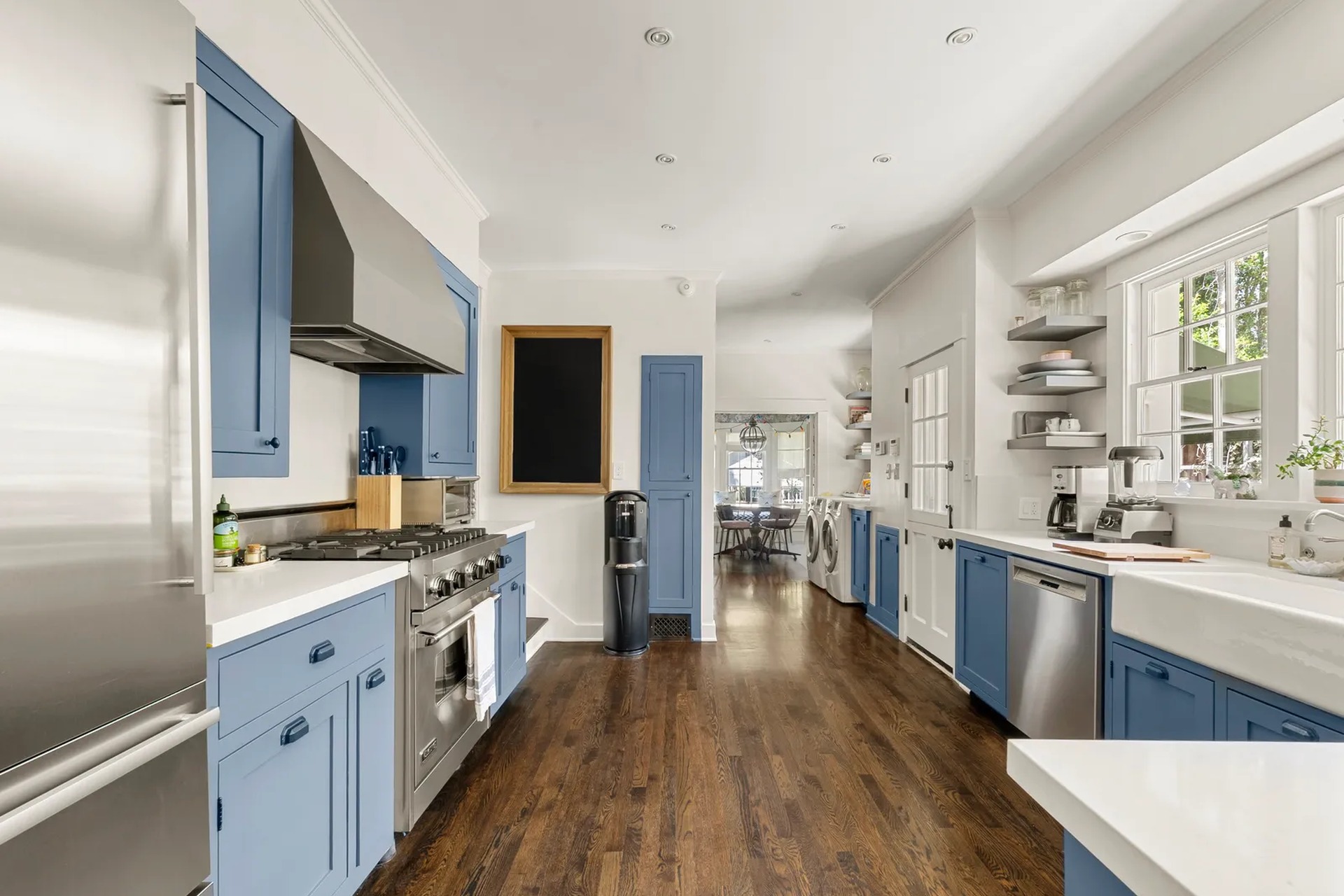Amanda Seyfried home - kitchen