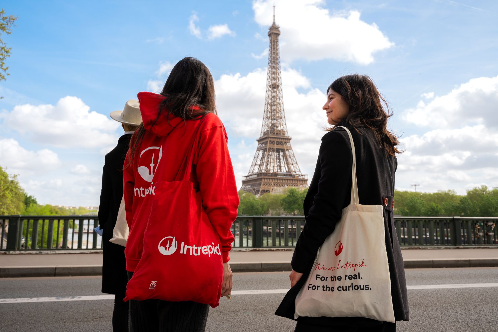 A tour group with a view of the Eiffel tower