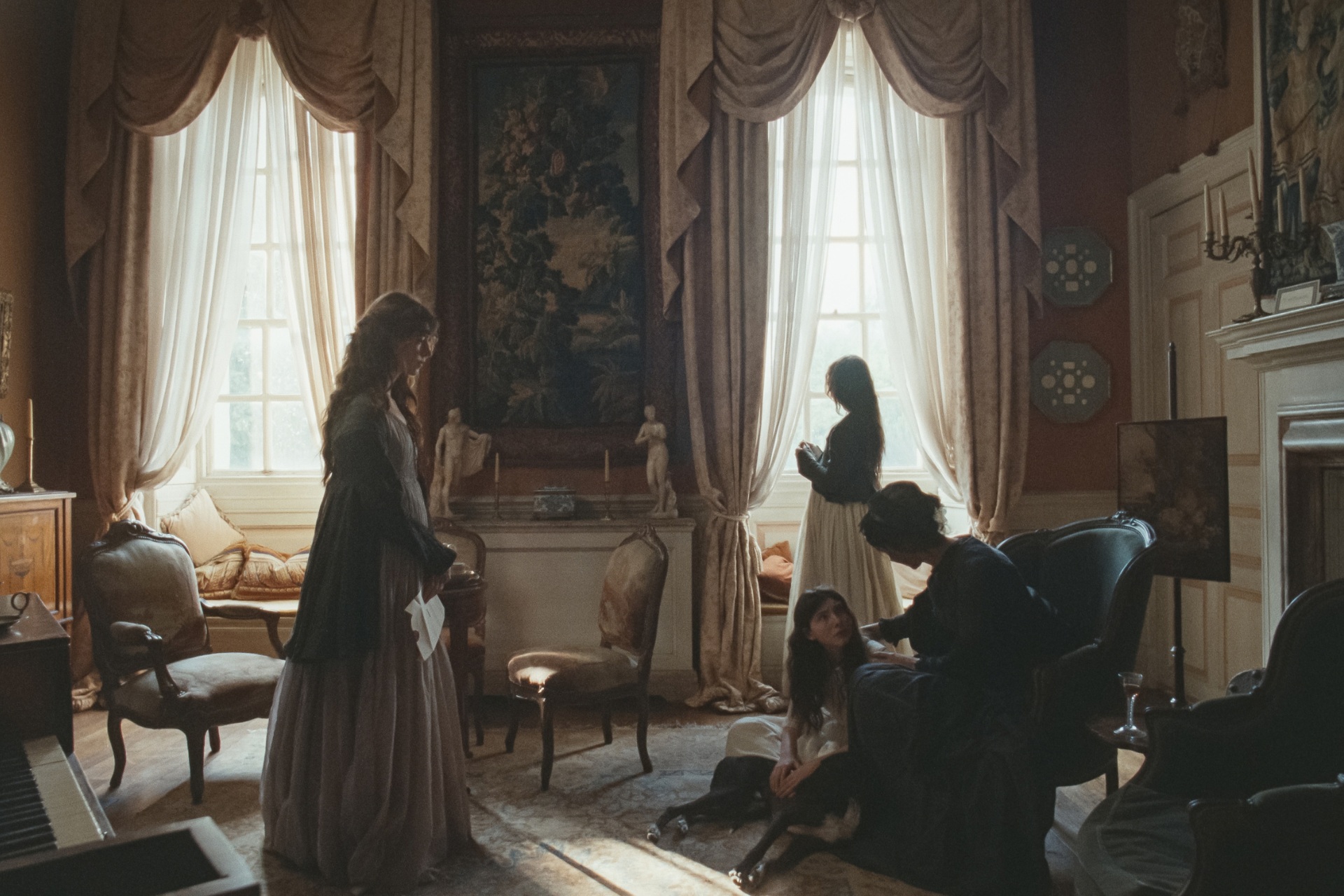 Daisy Edgar-Jones as Elinor,Esmé Creed-Miles as Marianne, Bodhi Rae Breathnach as Margaret and Caitriona Balfe as Mrs Dashwood in Sense and Sensibility