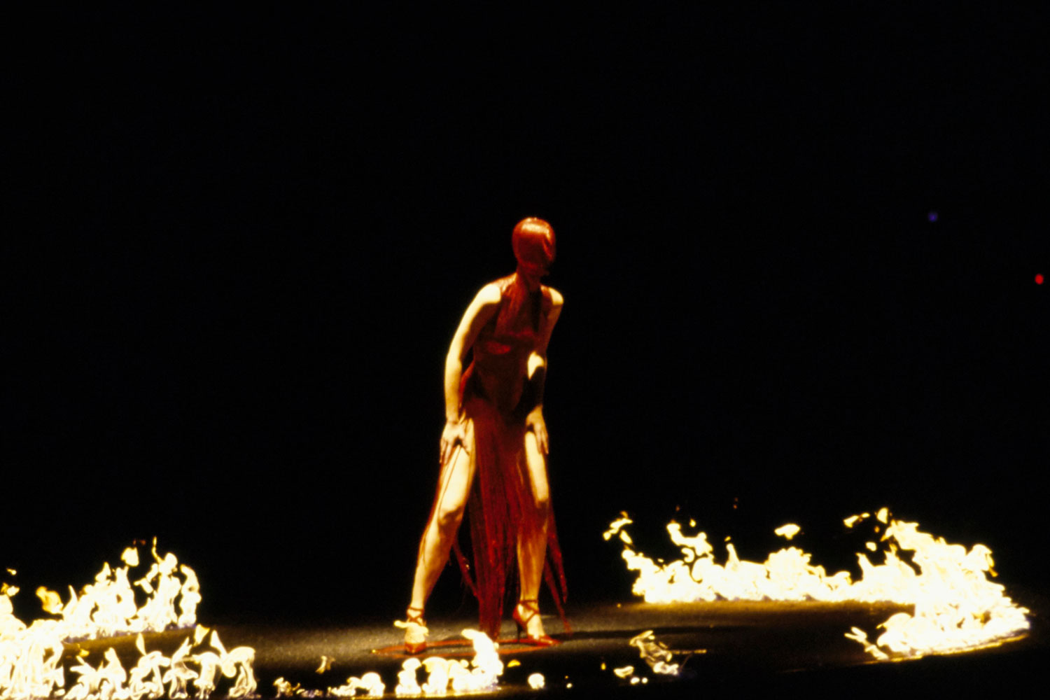 Alexander McQueen, AW98. Photo Guy Marineau, Vogue © Condé Nast