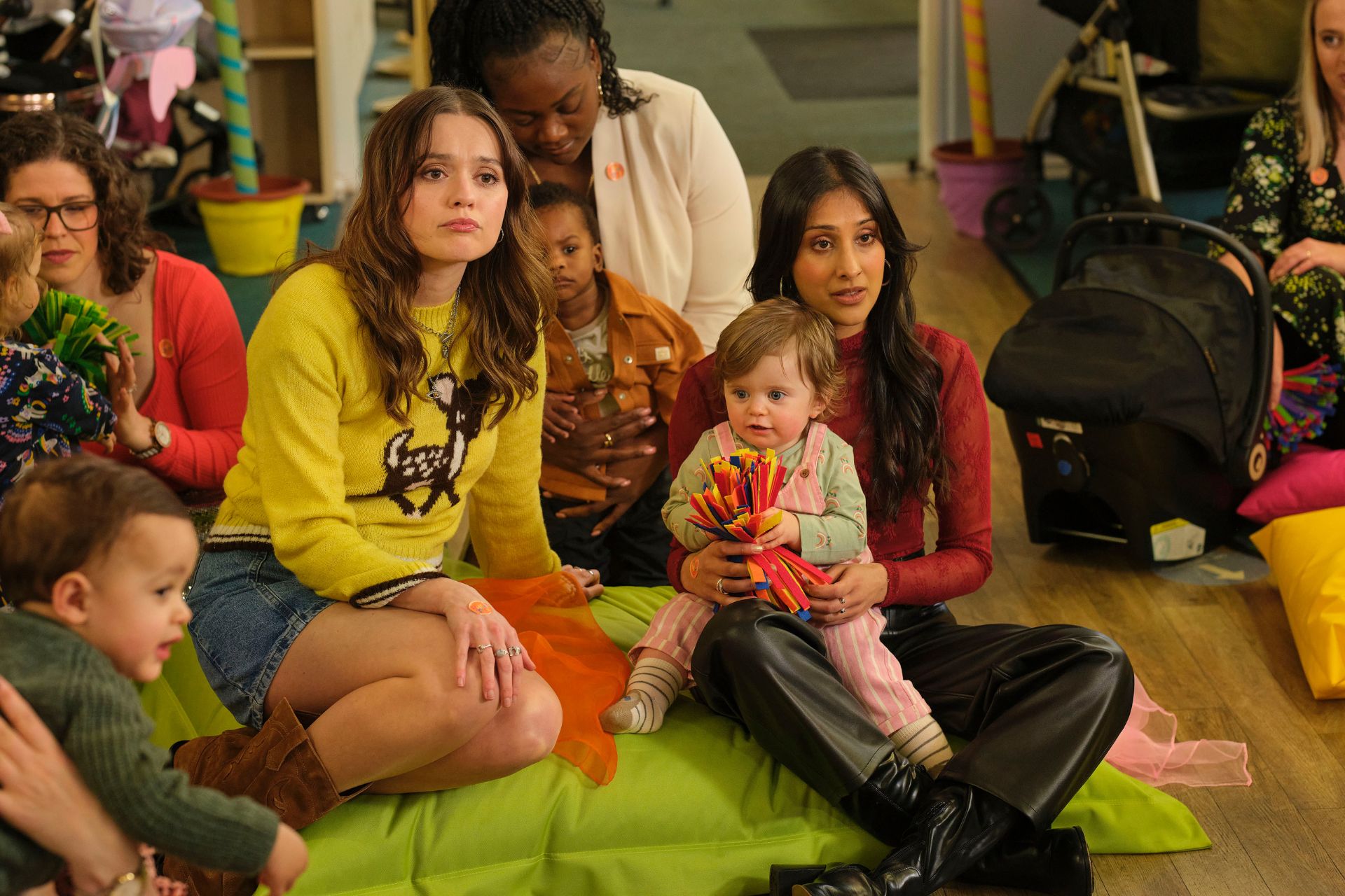 Gemma (AIMEE LOU WOOD), Sadie, Cherry (TAJ ATWAL) in Daddy Issues