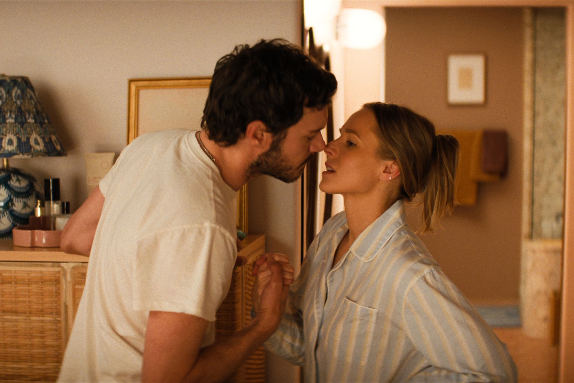 Nobody Wants This. (L to R) Adam Brody as Noah, Kristen Bell as Joanne in episode 301 of Nobody Wants This. Cr. Courtesy of Netflix © 2026