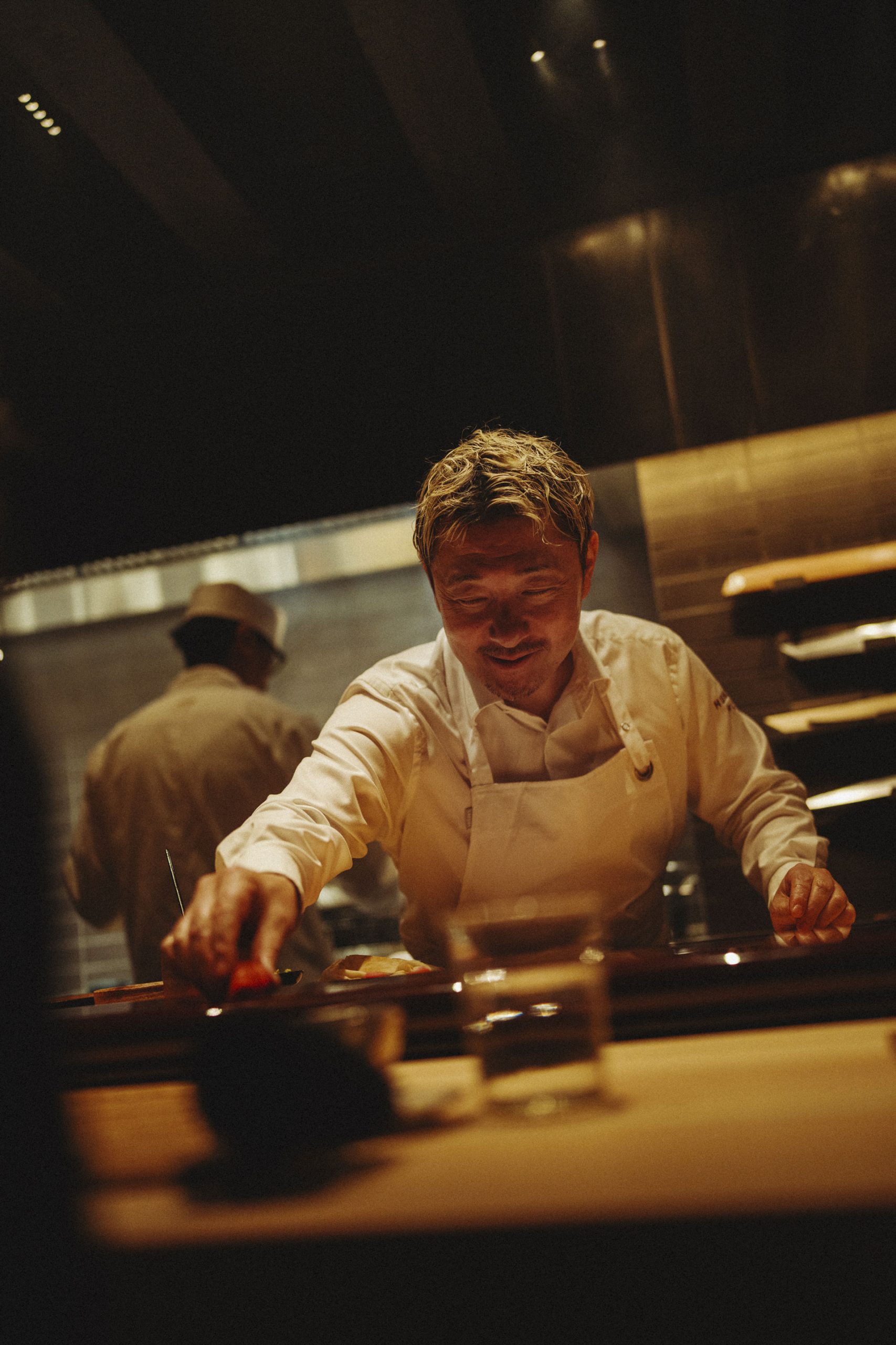 Endo serving food