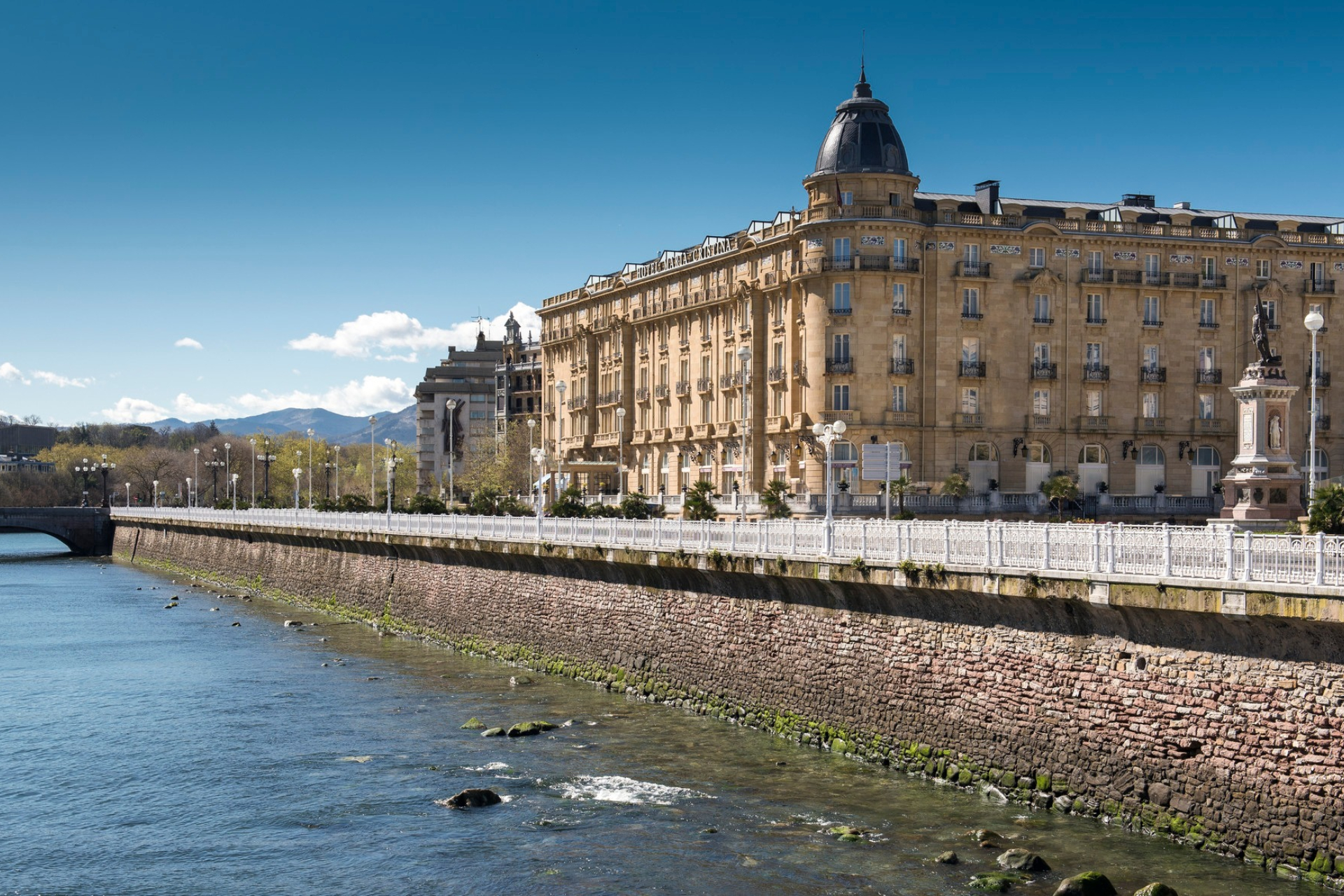 Hotel Maria Cristina exterior